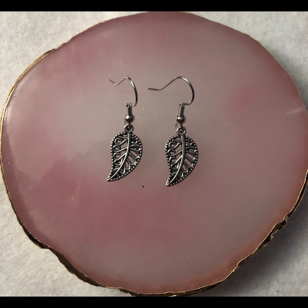 Leaf earrings 🍃